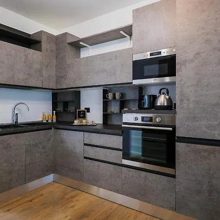 Stella Lario Лезено