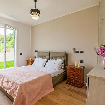 Stella Lario * Лезено