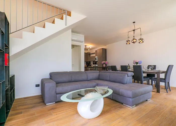 Stella Lario Lezzeno